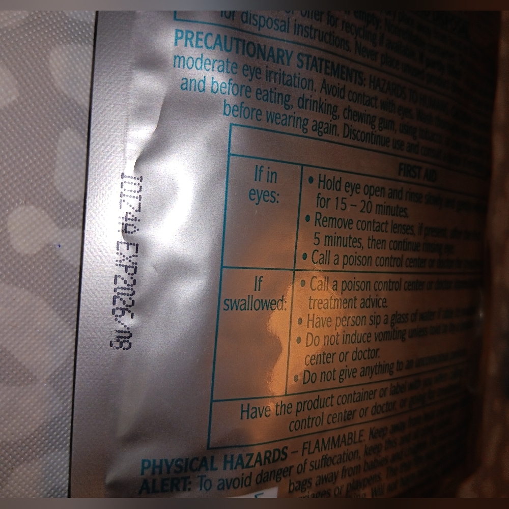 Avon Skin-So-Soft Bug Guard Towelettes - Silver and Orange - Picture 2 of 7